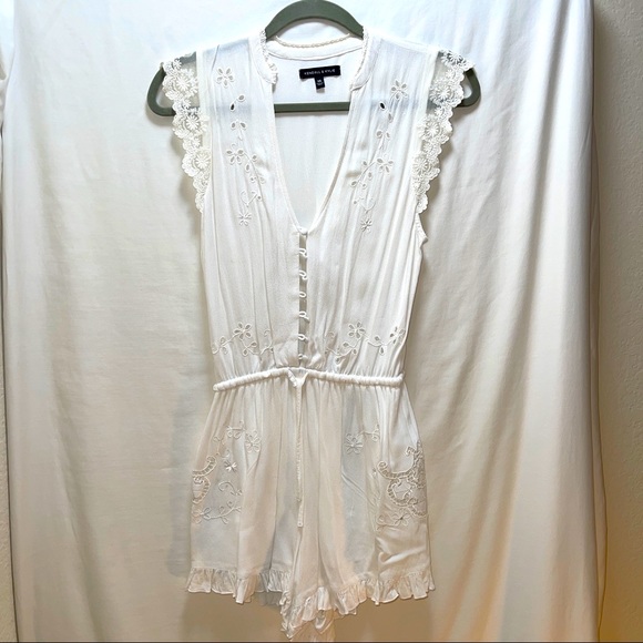 White romper - Picture 1 of 3